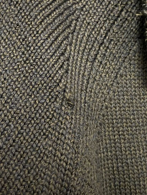 LOUIS VUITTON（ルイ ヴィトン）LOUIS VUITTON (ルイ ヴィトン) NIGO (ニゴ) バックロゴカーディガン オリーブ サイズ:SIZE 5Lの古着・服飾アイテム