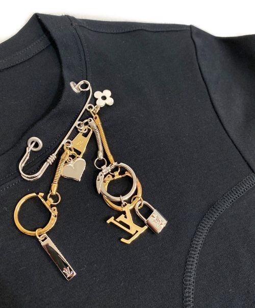 LOUIS VUITTON（ルイ ヴィトン）LOUIS VUITTON (ルイ ヴィトン) ピンブローチTシャツ ブラック サイズ:Mの古着・服飾アイテム