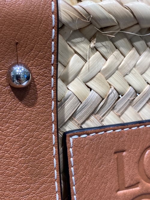 LOEWE（ロエベ）LOEWE (ロエベ) バスケットスモール/ハンドバッグ タン サイズ:スモールの古着・服飾アイテム