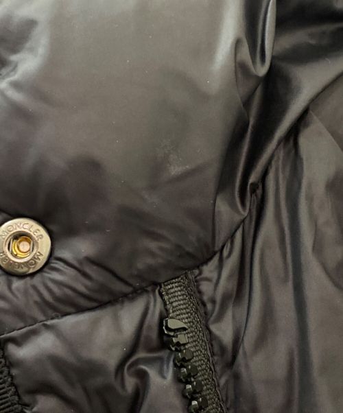 MONCLER（モンクレール）MONCLER (モンクレール) HERMIFURファー付きダウンコート ブラックの古着・服飾アイテム
