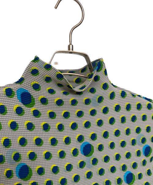 me ISSEY MIYAKE（ミーイッセイ ミヤケ）me ISSEY MIYAKE (ミーイッセイ ミヤケ) ドット総柄メッシュカットソー グレー・マルチカラー サイズ:-の古着・服飾アイテム