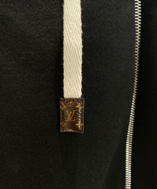 LOUIS VUITTON（ルイ ヴィトン）LOUIS VUITTON (ルイ ヴィトン) LVスタンプ ジップアップパーカー ブラック サイズ:XSの古着・服飾アイテム