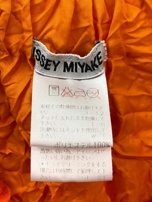 ISSEY MIYAKE（イッセイミヤケ）ISSEY MIYAKE (イッセイミヤケ) 皺加工スカート オレンジ サイズ:Ｍの古着・服飾アイテム