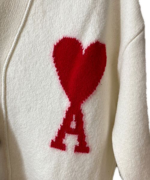 ami（アミ）ami (アミ) フロントロゴカーディガン ホワイト×レッド サイズ:Sの古着・服飾アイテム