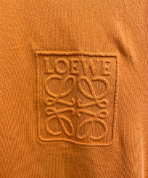 LOEWE（ロエベ）LOEWE (ロエベ) デボスアナグラムTシャツ オレンジ サイズ:Sの古着・服飾アイテム