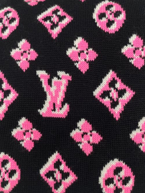 LOUIS VUITTON（ルイ ヴィトン）LOUIS VUITTON (ルイ ヴィトン) エシャルプ・3Dモノグラムマフラー ブラック×ピンクの古着・服飾アイテム