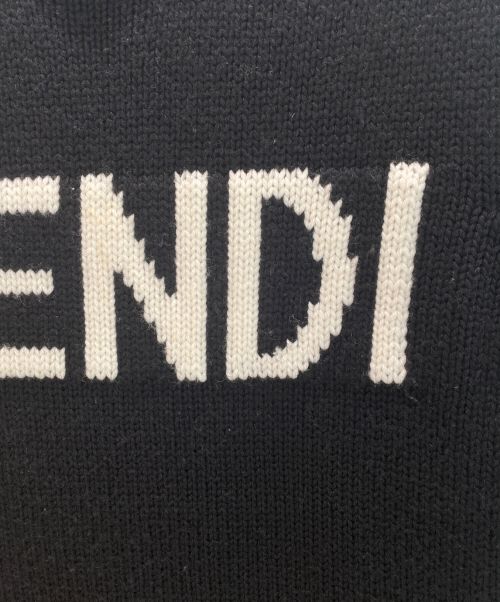 FENDI（フェンディ）FENDI (フェンディ) フロントロゴクルーネックニット ブラック サイズ:48の古着・服飾アイテム
