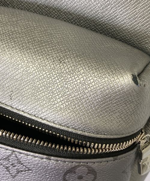LOUIS VUITTON（ルイ ヴィトン）LOUIS VUITTON (ルイ ヴィトン) ディスカバリー・バックパック PM シルバー サイズ:-の古着・服飾アイテム