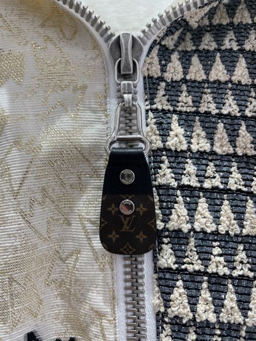 LOUIS VUITTON（ルイ ヴィトン）LOUIS VUITTON (ルイ ヴィトン) ライトニングルレックスジッププルオーバー ベージュ サイズ:38の古着・服飾アイテム