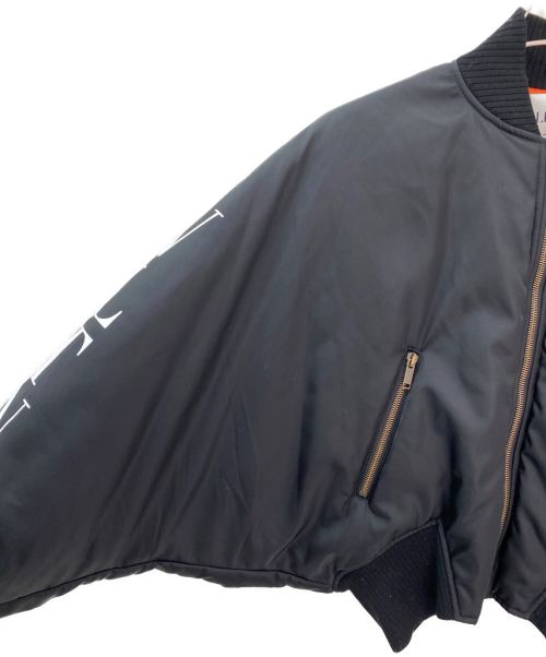 VALENTINO（ヴァレンティノ）VALENTINO (ヴァレンティノ) アームロゴMA-1ジャケット ブラック サイズ:36の古着・服飾アイテム