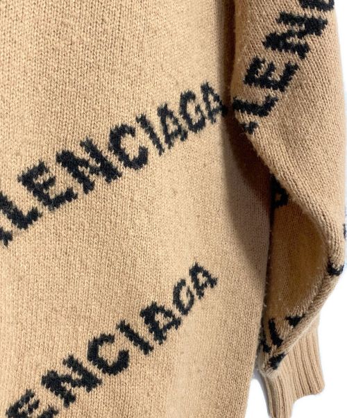 BALENCIAGA（バレンシアガ）BALENCIAGA (バレンシアガ)  Logo Jacquard Oversize Crew Neck Knit Sweater ベージュ×ブラック サイズ:XSの古着・服飾アイテム