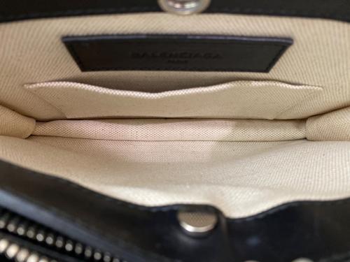 BALENCIAGA（バレンシアガ）BALENCIAGA (バレンシアガ) ネイビーポシェット アイボリー×ブラックの古着・服飾アイテム