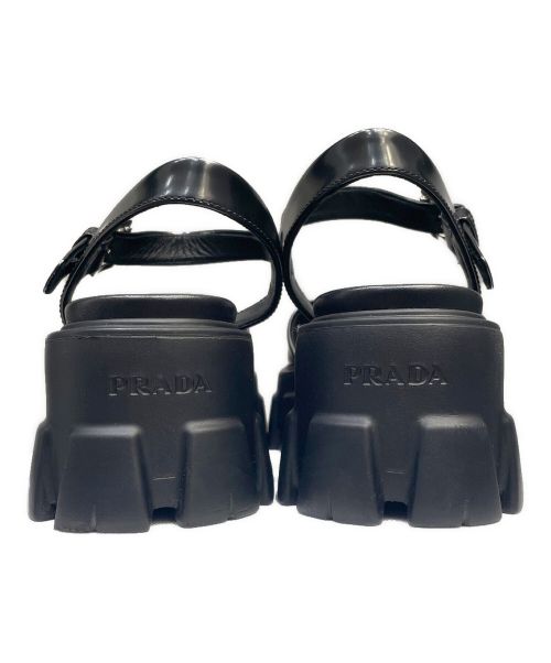 PRADA（プラダ）PRADA (プラダ) モノリスブラッシュドレザーサンダル ブラック サイズ:36 1/2の古着・服飾アイテム