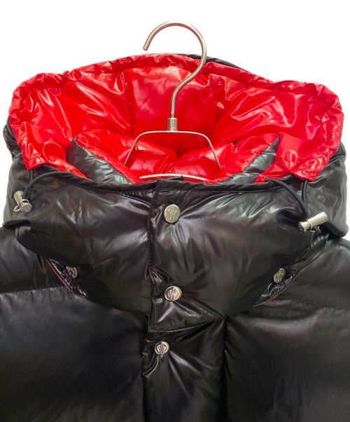 MONCLER（モンクレール）MONCLER  (モンクレール) VALENTINO (ヴァレンティノ) ダウンコート ブラック×レッド サイズ:48の古着・服飾アイテム