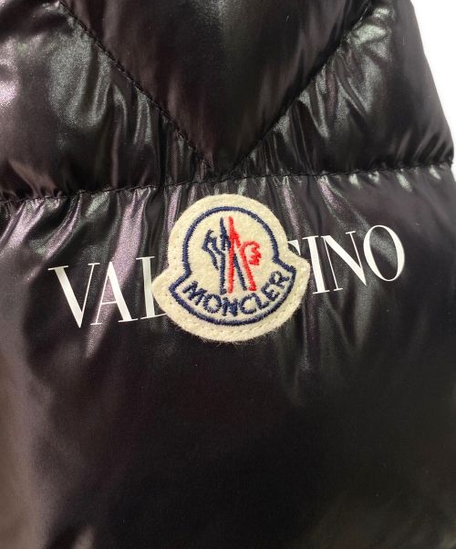 MONCLER（モンクレール）MONCLER  (モンクレール) VALENTINO (ヴァレンティノ) ダウンコート ブラック×レッド サイズ:48の古着・服飾アイテム