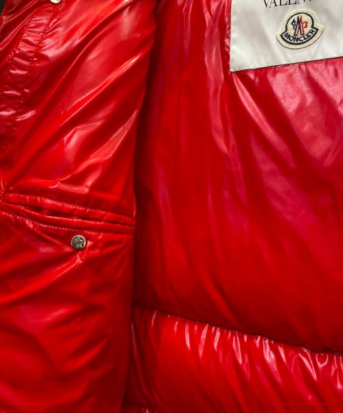 MONCLER（モンクレール）MONCLER  (モンクレール) VALENTINO (ヴァレンティノ) ダウンコート ブラック×レッド サイズ:48の古着・服飾アイテム