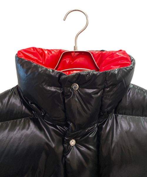 MONCLER（モンクレール）MONCLER  (モンクレール) VALENTINO (ヴァレンティノ) ダウンコート ブラック×レッド サイズ:48の古着・服飾アイテム