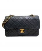 CHANELシャネル）の古着「Wフラップチェーンショルダーバッグ」｜ブラック