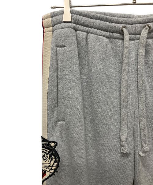 GUCCI（グッチ）GUCCI (グッチ) タイガーワッペンスウェットパンツ グレー サイズ:Sの古着・服飾アイテム