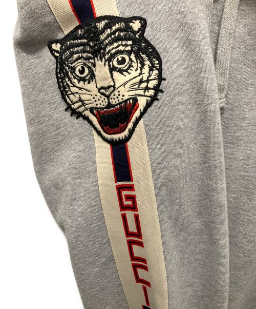 GUCCI（グッチ）GUCCI (グッチ) タイガーワッペンスウェットパンツ グレー サイズ:Sの古着・服飾アイテム