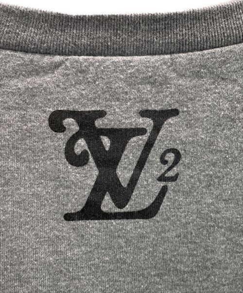 LOUIS VUITTON（ルイ ヴィトン）LOUIS VUITTON (ルイ ヴィトン) スクエアード LVクルーネック スウェット グレー サイズ:Lの古着・服飾アイテム