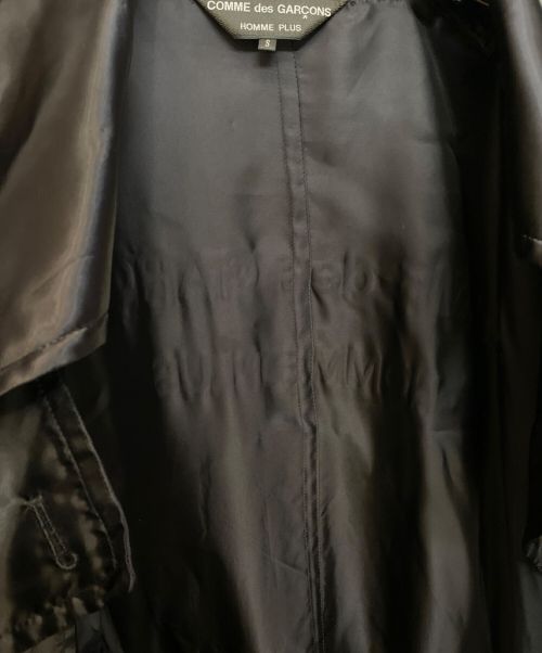 COMME des GARCONS HOMME PLUS（コムデギャルソンオムプリュス）COMME des GARCONS HOMME PLUS (コムデギャルソンオムプリュス) 22SS 花の存在期 バックスカルプリント丸襟キュプラコート ブラック サイズ:Sの古着・服飾アイテム