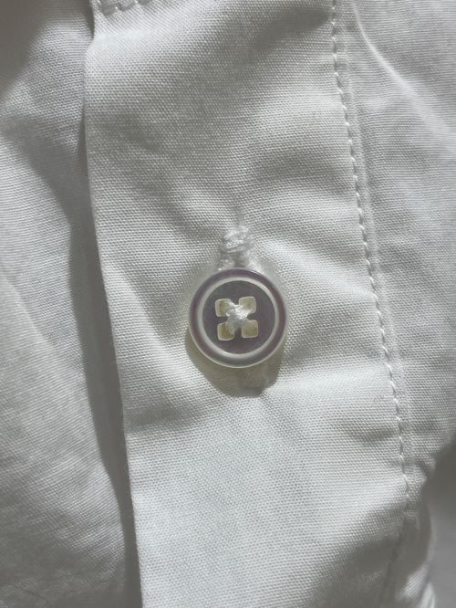 LOUIS VUITTON（ルイ ヴィトン）LOUIS VUITTON (ルイ ヴィトン) Logo print shirt ホワイト×ネイビー サイズ:Sの古着・服飾アイテム
