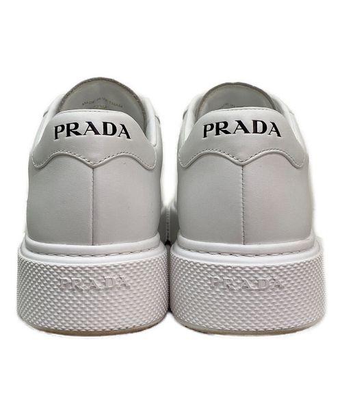 PRADA（プラダ）PRADA (プラダ) レザーロゴスニーカー ホワイト サイズ:37.5の古着・服飾アイテム