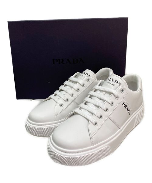 PRADA（プラダ）PRADA (プラダ) レザーロゴスニーカー ホワイト サイズ:37.5の古着・服飾アイテム