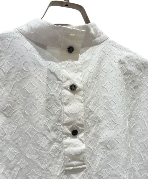LOUIS VUITTON（ルイ ヴィトン）LOUIS VUITTON (ルイ ヴィトン) モノグラム エンボス コットン ブラウス ホワイト サイズ:36の古着・服飾アイテム
