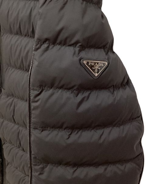 PRADA（プラダ）PRADA (プラダ) Triangle Plate Down Jacket（トライアングルプレートダウンジャケット） ブラック サイズ:48の古着・服飾アイテム