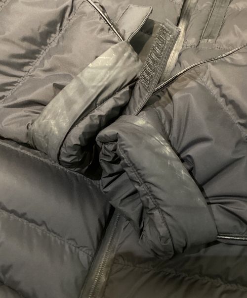 PRADA（プラダ）PRADA (プラダ) Triangle Plate Down Jacket（トライアングルプレートダウンジャケット） ブラック サイズ:48の古着・服飾アイテム