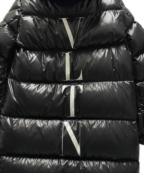 MONCLER（モンクレール）MONCLER (モンクレール) VALENTINO (ヴァレンティノ) VLTNダウンコート ブラック×レッド サイズ:38の古着・服飾アイテム