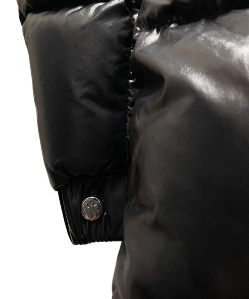 MONCLER（モンクレール）MONCLER (モンクレール) VALENTINO (ヴァレンティノ) VLTNダウンコート ブラック×レッド サイズ:38の古着・服飾アイテム
