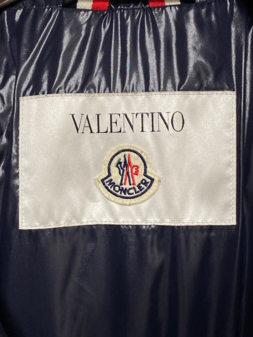 MONCLER（モンクレール）MONCLER (モンクレール) VALENTINO (ヴァレンティノ) ダウンジャケット ネイビー×レッド サイズ:52の古着・服飾アイテム