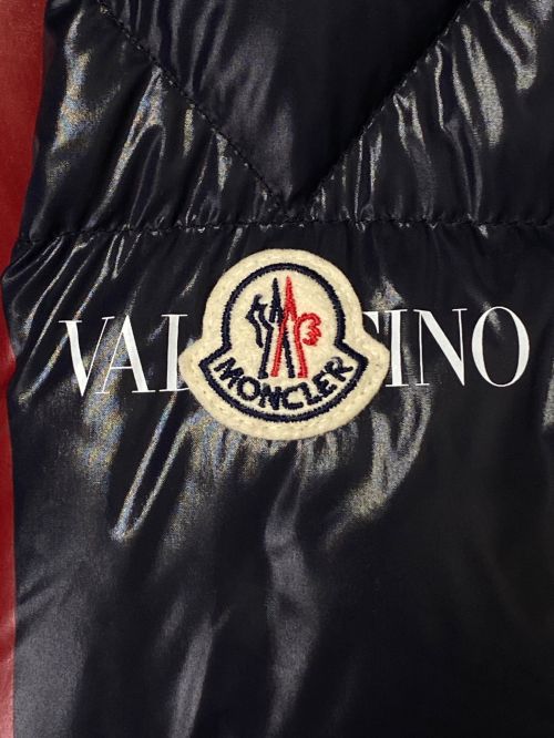 MONCLER（モンクレール）MONCLER (モンクレール) VALENTINO (ヴァレンティノ) ダウンジャケット ネイビー×レッド サイズ:52の古着・服飾アイテム