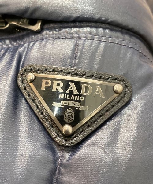 PRADA（プラダ）PRADA (プラダ) Triangle Plate Down Jacket（トライアングルトライアングルプレートダウンジャケット） ネイビー サイズ:38の古着・服飾アイテム