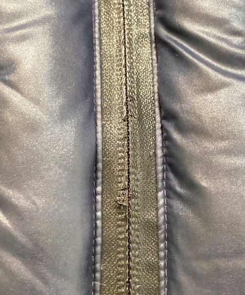 PRADA（プラダ）PRADA (プラダ) Triangle Plate Down Jacket（トライアングルトライアングルプレートダウンジャケット） ネイビー サイズ:38の古着・服飾アイテム