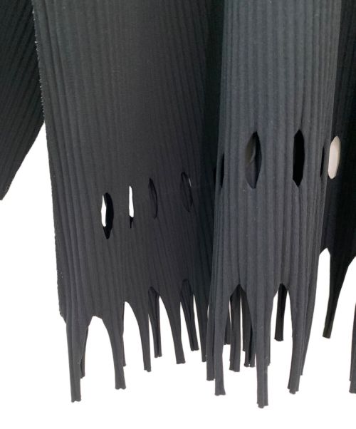 me ISSEY MIYAKE（ミーイッセイ ミヤケ）me ISSEY MIYAKE (ミーイッセイ ミヤケ) プリーツカーディガン ブラック サイズ:FREEの古着・服飾アイテム