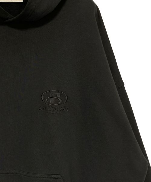 BALENCIAGA（バレンシアガ）BALENCIAGA (バレンシアガ) 刺繍ロゴプルオーバーパーカー ブラック サイズ:3の古着・服飾アイテム