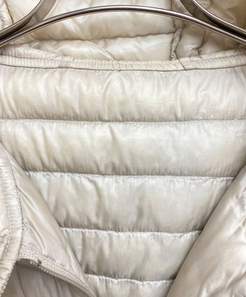 MONCLER（モンクレール）MONCLER (モンクレール) BARBEL(バレル)/ダウンコート アイボリー サイズ:1の古着・服飾アイテム