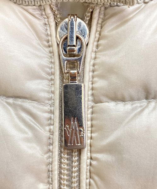 MONCLER（モンクレール）MONCLER (モンクレール) BARBEL(バレル)/ダウンコート アイボリー サイズ:1の古着・服飾アイテム