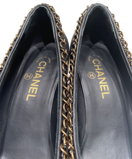 CHANEL（シャネル）CHANEL (シャネル) パテント スクエアトゥ チェーン トリム パンプス ブラック サイズ:39の古着・服飾アイテム