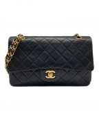 CHANELシャネル）の古着「Wフラップチェーンショルダーバッグ」｜ブラック