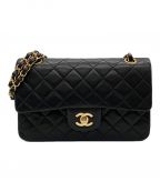 CHANELシャネル）の古着「Wフラップチェーンショルダーバッグ」｜ブラック