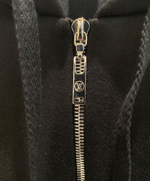 LOUIS VUITTON（ルイ ヴィトン）LOUIS VUITTON (ルイ ヴィトン) LVスタンプ ジップパーカー ブラック サイズ:XSの古着・服飾アイテム