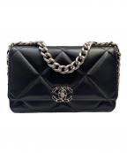 CHANELシャネル）の古着「CHANEL19 チェーンショルダーバッグ」｜ブラック×シルバー金具