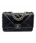 CHANEL（シャネル）の古着「CHANEL19 チェーンショルダーバッグ」｜ブラック×シルバー金具