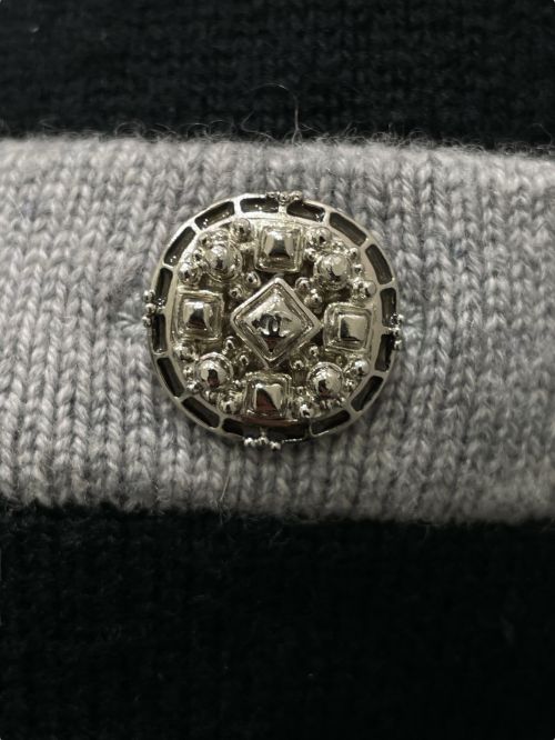 CHANEL（シャネル）CHANEL (シャネル) 100% cashmere knit cardigan ブラック×グレー サイズ:38の古着・服飾アイテム