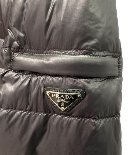 PRADA（プラダ）PRADA (プラダ) 三角プレート ダウンジャケット ブラック サイズ:48の古着・服飾アイテム